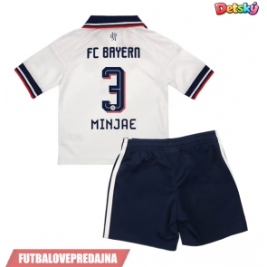 Lacne Dětský Futbalové dres Bayern Munich Kim Min-jae #3 2026-27 Krátky Rukáv - Preč (+ trenírky)